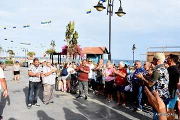 Protesta de vecinos y feriantes (Foto y Antonio Alí)
